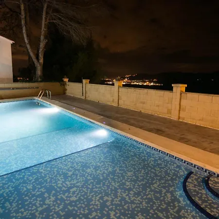 Villa Marvelous Dream With Wifi, 3 Bedrooms And Swimming Pool Ador